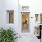 Utopia מלון