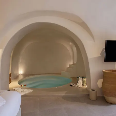 Utopia Hotel 3*
