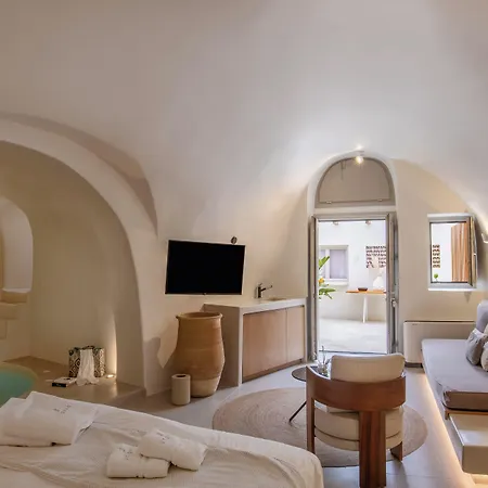 Utopia Hotel 3*